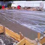 Поливание бетона